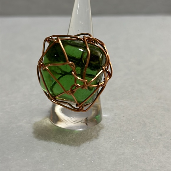 Handmade chunky green glass wire wrap copper colored ring size 7 - Picture 2 of 3